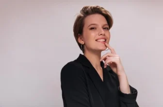 Что делать, если у тебя большой лоб? Открой свою красоту с помощью умело подобранной стрижки!