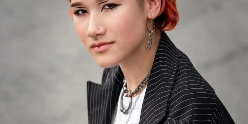 Как называется прическа, когда волосы в две стороны? Откройте новые возможности стиля с модными двухсторонними прическами!