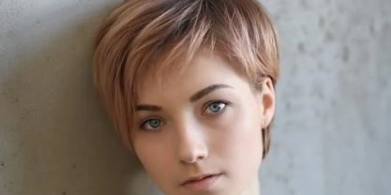 Стрижки с высоким затылком на короткие волосы: Откройте свою смелость с модными стрижками для современных женщин!