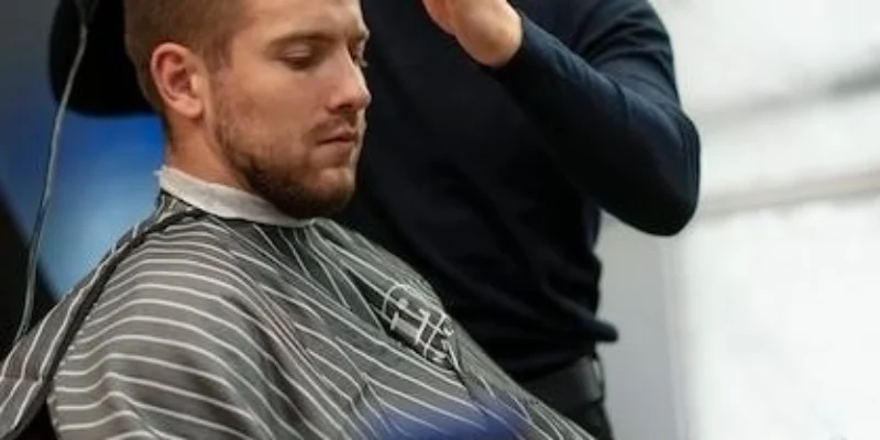 Ровный срез на средние волосы без челки: стильная и универсальная стрижка для каждого дня