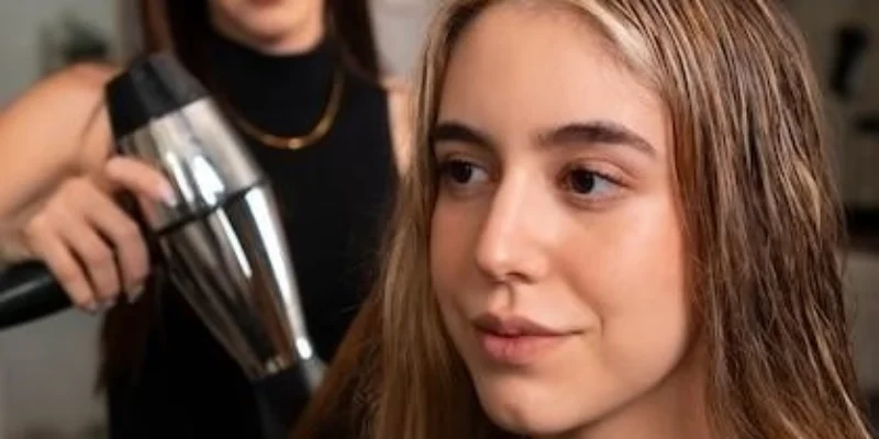 Каре на ножке с челкой на короткие волосы: модный и элегантный выбор для вашего образа!