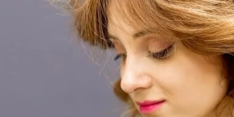 Женские стрижки с выбритыми висками на средние волосы: создайте яркий и стильный образ