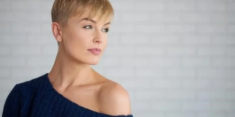 Стрижка на одну сторону для коротких волос: женственность и смелость в одном образе